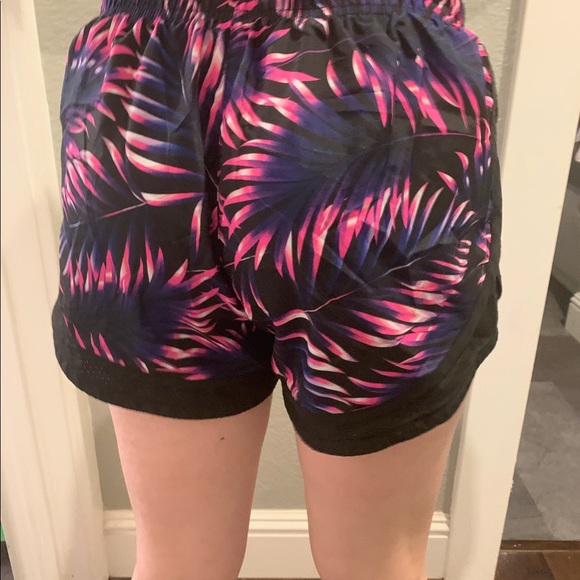 Athletic running shorts - Picture 2 of 3